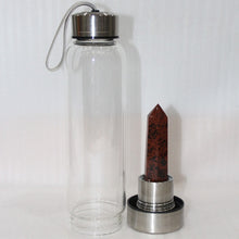Garrafa de água com cristal natural
