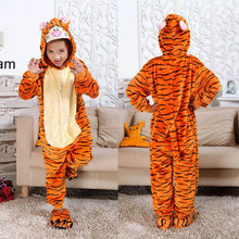 Pijama infantil de bichinhos com capuz