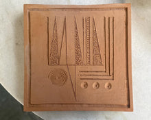 Escultura PLACA QUADRADA grande com acabamento terracota