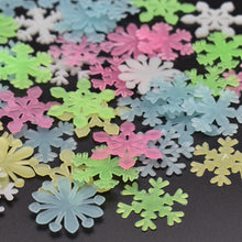 Pacote com 50 flocos de neve adesivos que brilham no escuro