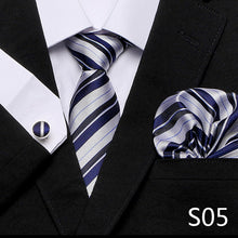 Gravata de luxo semi slim com lenço e abotoadura