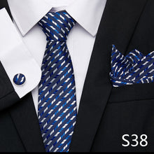 Gravata de luxo semi slim com lenço e abotoadura
