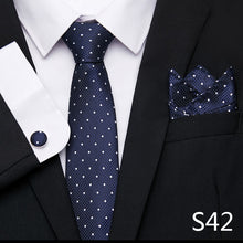 Gravata de luxo semi slim com lenço e abotoadura