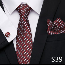 Gravata de luxo semi slim com lenço e abotoadura