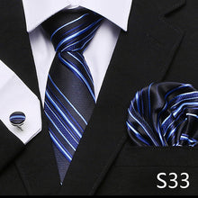 Gravata de luxo semi slim com lenço e abotoadura