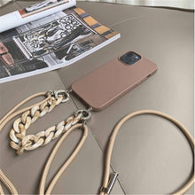 Capa para iPhone com cordão e corrente