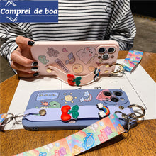 Capa para iPhone com cordão e alça com desenhos em 3D